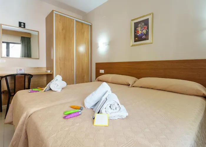 Hostal Costabella Powered By Faro Homes Fuengirola