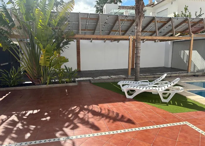 Gran Villa En Torremolinos with Pool