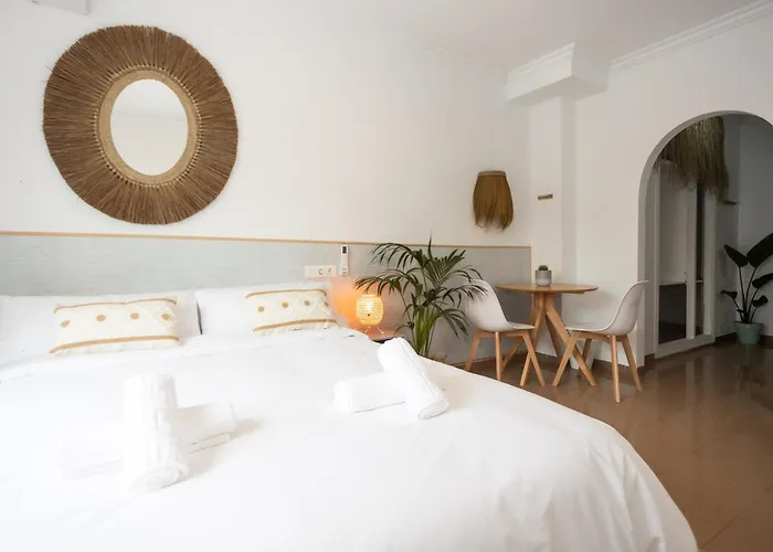 Naim Guest House Nerja