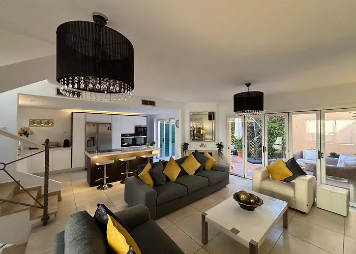 Privé Condes De Iza Nueva Andalucia Villa Marbella