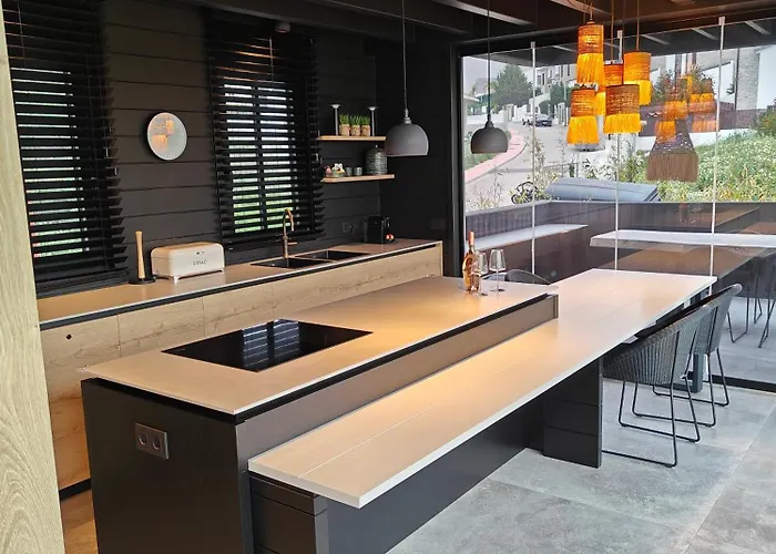 Casa Del Sol Estepona met een Zwembad