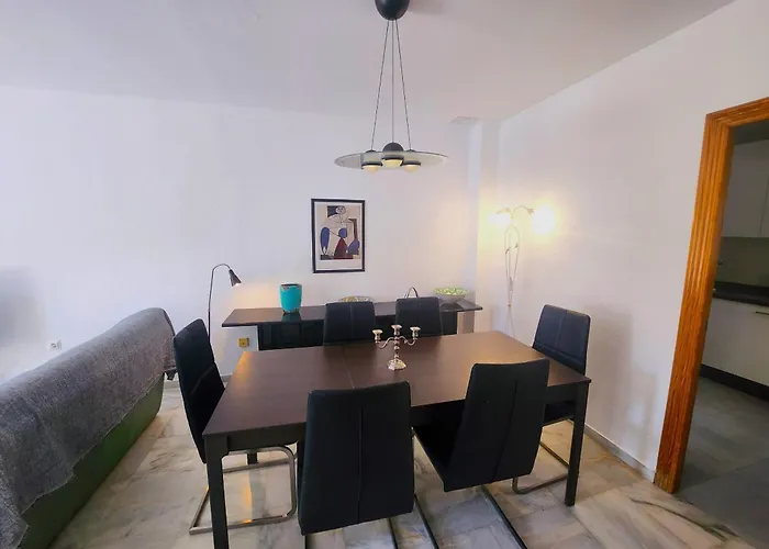 Villa Pinomar - Sleeps 8 - Burriana Beach Nerja avec Piscine