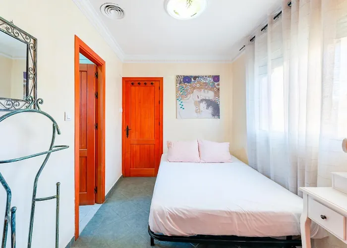 Boutique Hof Van Holland Carihuela Torremolinos