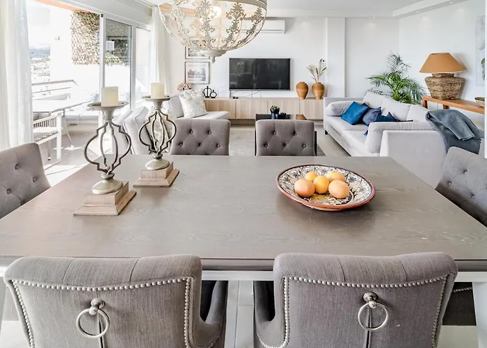 Cp - Modern Beachside Apartment In Estepona