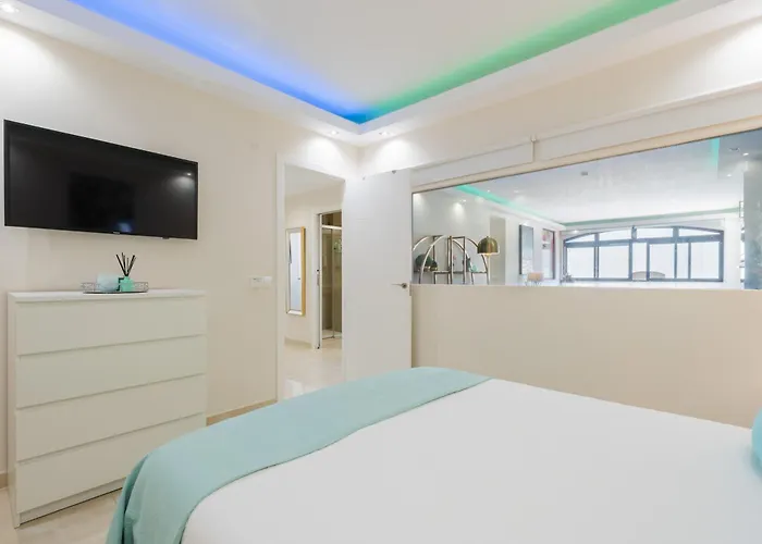 Marbella Home Rentals - Beachfront Luxury Apartment, 5Br Playas Del Duque